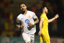 Rafaelson ghi 5 bàn thắng, CLB Nam Định thắng đậm Thanh Hóa