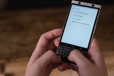 Smartphone BlackBerry đầu tiên do Trung Quốc phát triển chính thức trình làng