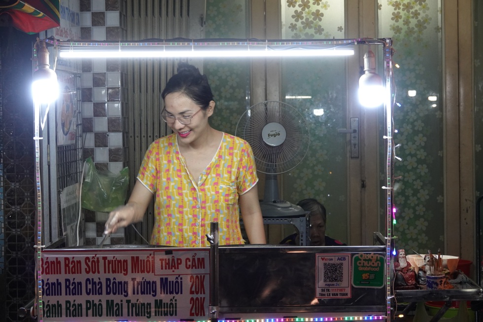Ông bố 4 lần cạo đầu, ngỡ đánh con đến chết để ngăn 2 con trai chuyển giới - 10 Ông bố 4 lần cạo đầu, ngỡ đánh con đến chết để ngăn 2 con trai chuyển giới - 10