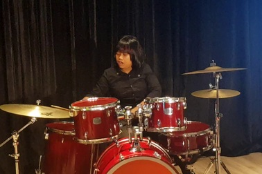 Thần đồng đánh trống Trọng Nhân trình diễn nhạc Trịnh Công Sơn