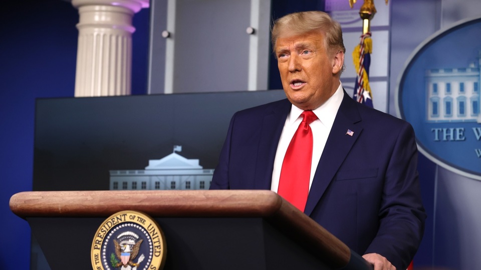 Ông Trump tổ chức cuộc họp báo kéo dài chỉ hơn 1 phút - 1 Ông Trump tổ chức cuộc họp báo kéo dài chỉ hơn 1 phút - 1