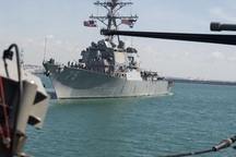 Su-24 của Nga bị “tố” áp sát khiêu khích tàu khu trục tên lửa Mỹ 11 lần