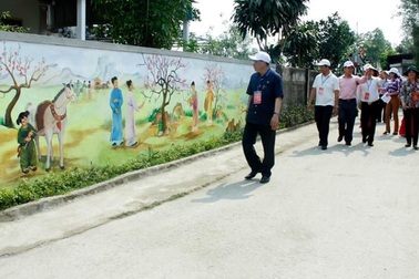 Độc đáo con đường bích họa trên quê hương Đại thi hào Nguyễn Du