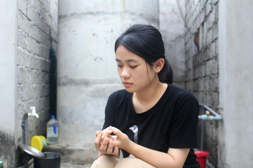 Giấc mơ đại học của nữ sinh mồ côi được kết nạp Đảng khi đang học lớp 12 - 4 Giấc mơ đại học của nữ sinh mồ côi được kết nạp Đảng khi đang học lớp 12 - 4