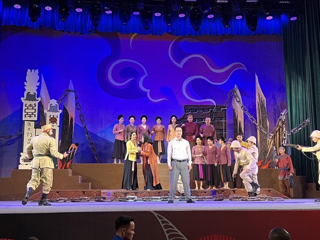 Cố tác giả Hoàng Luyện thủy chung với nghệ thuật truyền thống dân tộc - 4 Cố tác giả Hoàng Luyện thủy chung với nghệ thuật truyền thống dân tộc - 4