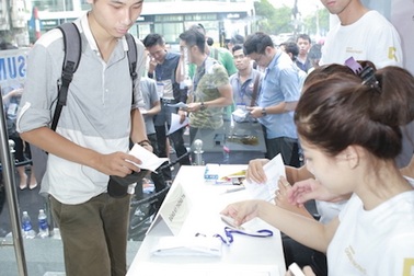 Galaxy Note 5 màu vàng hút người mua, có địa điểm cháy hàng