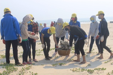 Hơn 1.000 đoàn viên, thanh niên tham gia làm sạch bãi biển