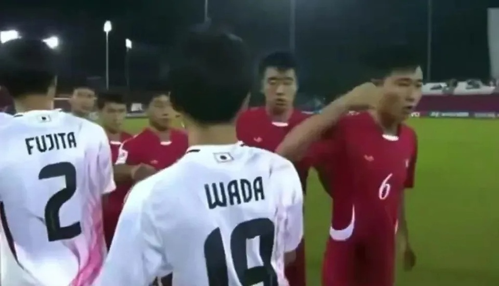 Nhật Bản kêu gọi FIFA can thiệp sau hành động kỳ lạ của đội U17 Triều Tiên - 2