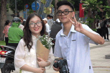 Giới trẻ TPHCM đến Dinh Độc Lập, công viên khu trung tâm chơi lễ