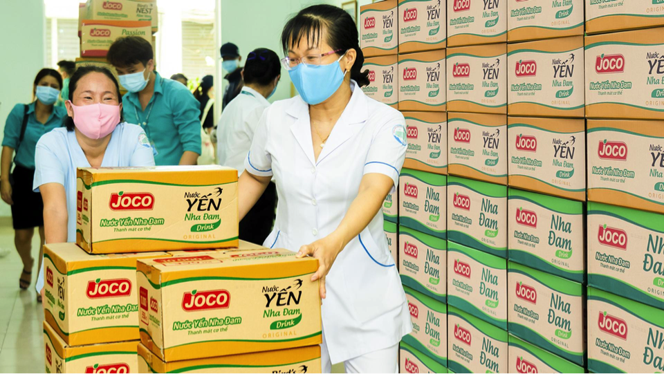 Uniben trao tặng 150.000 bữa ăn dinh dưỡng và nước trái cây Joco tới y, bác sĩ các bệnh viện tuyến đầu - 10 Uniben trao tặng 150.000 bữa ăn dinh dưỡng và nước trái cây Joco tới y, bác sĩ các bệnh viện tuyến đầu - 10