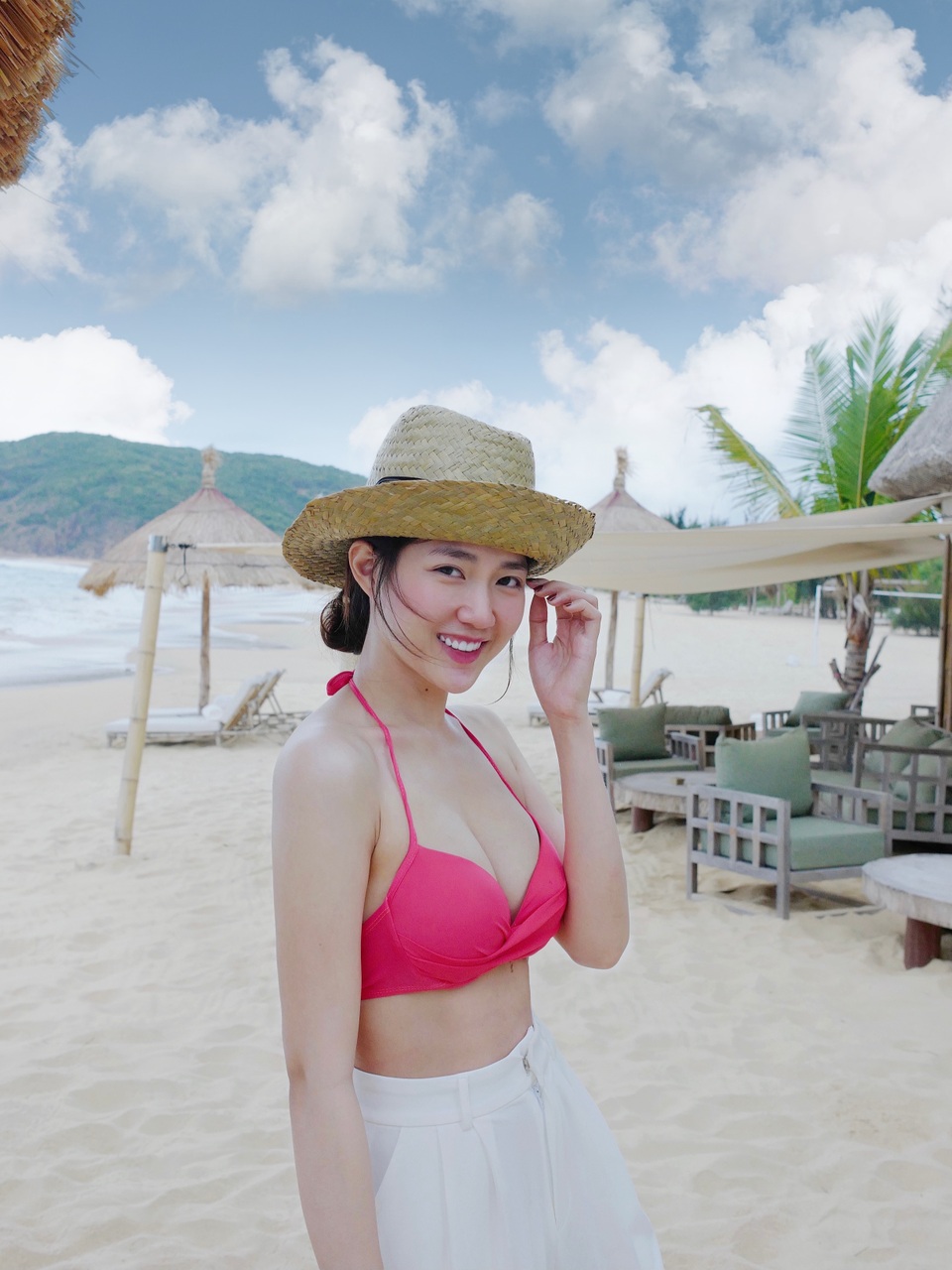 Nghỉ lễ, hot girl Reuters tung ảnh bikini nóng bỏng khiến fans xuýt xoa - 3 Nghỉ lễ, hot girl Reuters tung ảnh bikini nóng bỏng khiến fans xuýt xoa - 3