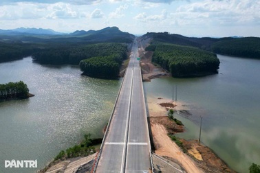 Cao tốc Vạn Ninh - Cam Lộ trước ngày thông xe kỹ thuật