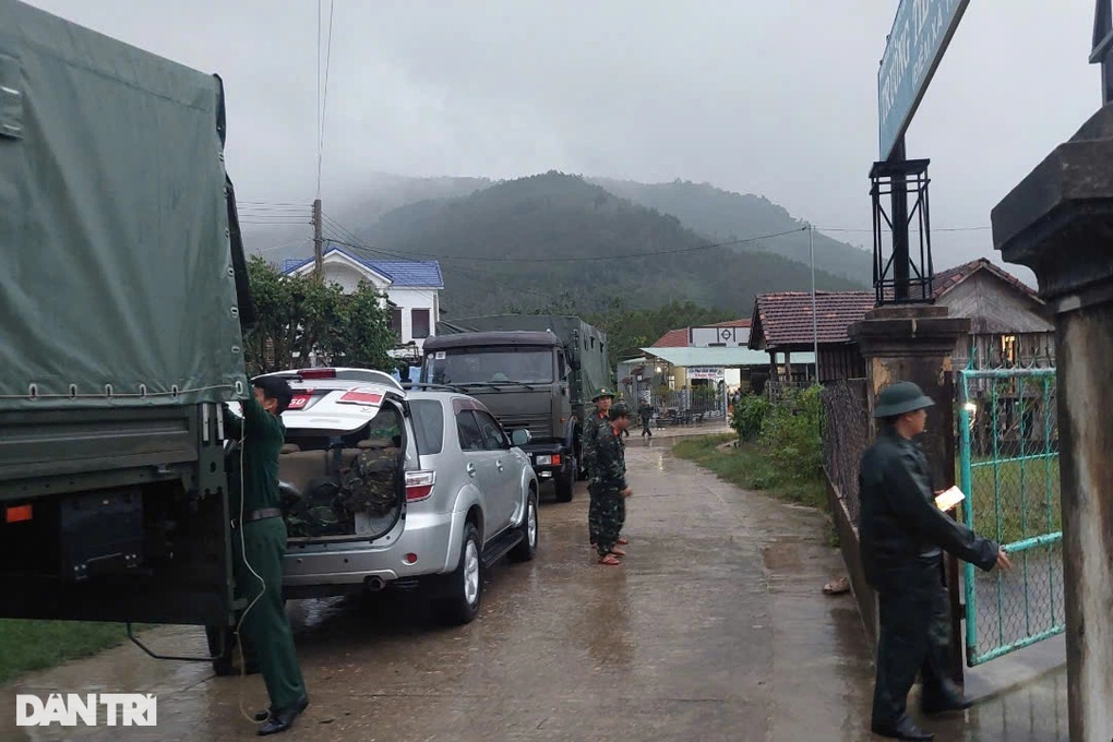 Vụ máy bay quân sự rơi ở Bình Định: Đã liên lạc được với 2 phi công - 5 Vụ máy bay quân sự rơi ở Bình Định: Đã liên lạc được với 2 phi công - 5