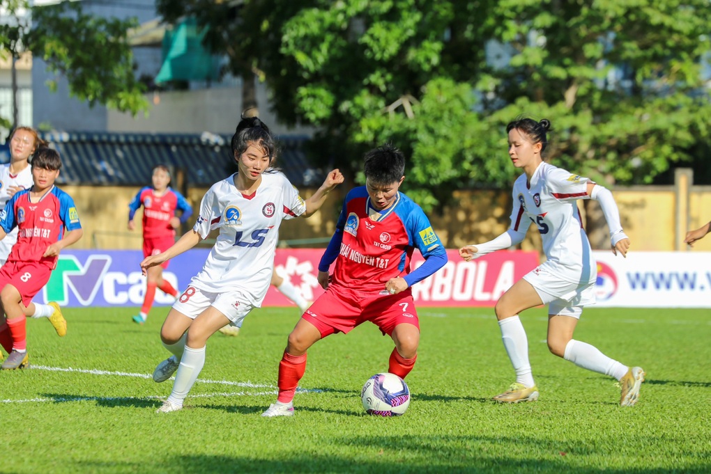 Cầu thủ Thái Nguyên TT lập hattrick tại giải bóng đá nữ vô địch quốc gia - 1 Cầu thủ Thái Nguyên TT lập hattrick tại giải bóng đá nữ vô địch quốc gia - 1
