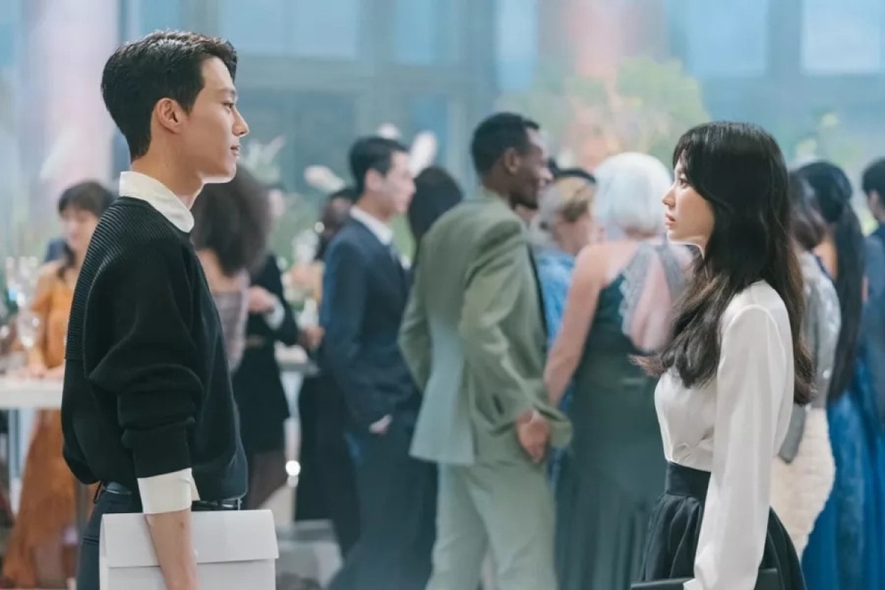 Phản ứng ngọt ngào giữa Song Hye Kyo và người tình màn ảnh kém 11 tuổi - 6 Phản ứng ngọt ngào giữa Song Hye Kyo và người tình màn ảnh kém 11 tuổi - 6
