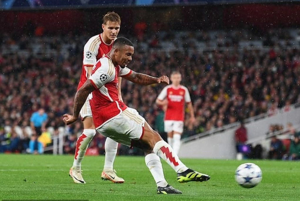 Arsenal thắng đậm PSV 4-0 ở trận ra quân Champions League - 3