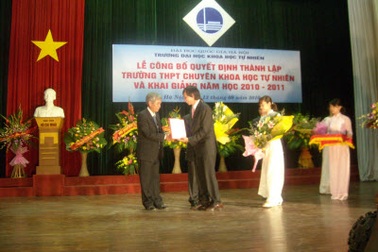 Thành lập Trường THPT Chuyên Khoa học Tự nhiên 