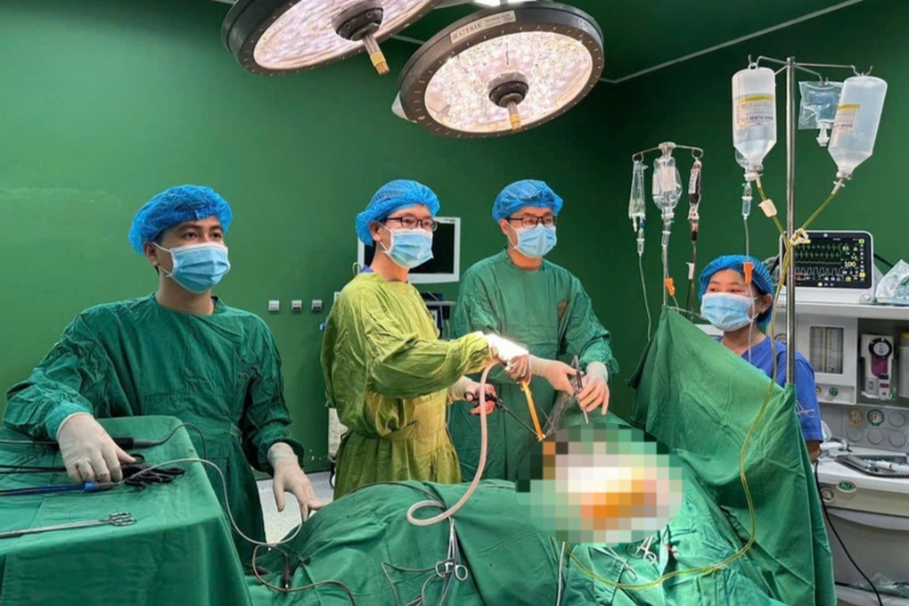 Nam sinh lớp 7 bị bạn đâm trọng thương trong trường học - 1