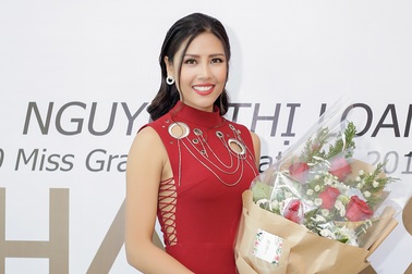 Nguyễn Thị Loan đọ sắc Lan Khuê