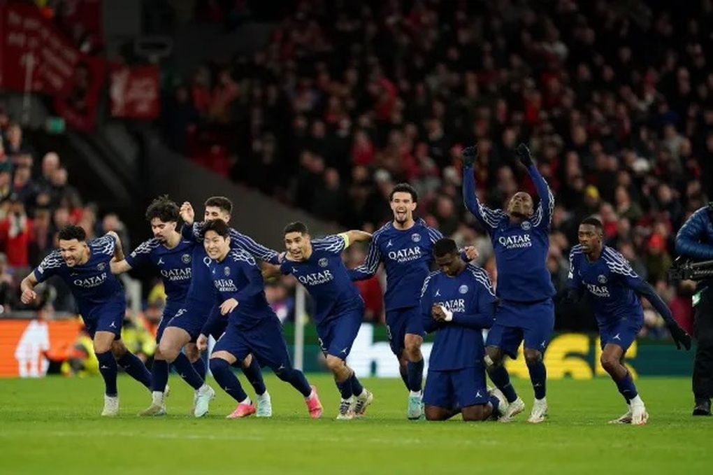 Liverpool thua cay đắng PSG, HLV Arne Slot đưa ra tuyên bố bất ngờ - 2 Liverpool thua cay đắng PSG, HLV Arne Slot đưa ra tuyên bố bất ngờ - 2