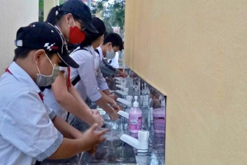 Học sinh hào hứng trở lại trường học sau “kỳ nghỉ bất đắc dĩ” - 4 Học sinh hào hứng trở lại trường học sau “kỳ nghỉ bất đắc dĩ” - 4