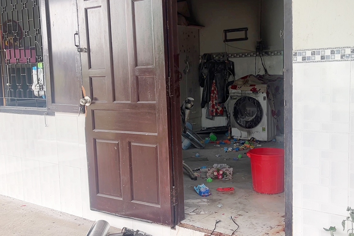 Khoảnh khắc nổ kinh hoàng rung chuyển phòng trọ ở Bình Thuận - 4 Khoảnh khắc nổ kinh hoàng rung chuyển phòng trọ ở Bình Thuận - 4