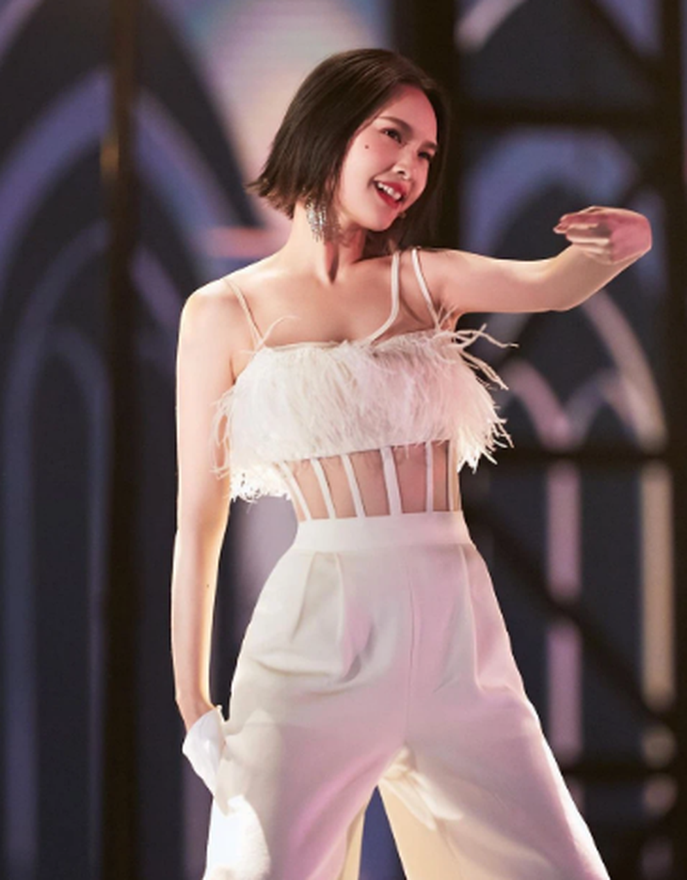 Ba chị đẹp U40 gây xôn xao cộng đồng mạng vì nhan sắc không tuổi - 4 Ba chị đẹp U40 gây xôn xao cộng đồng mạng vì nhan sắc không tuổi - 4