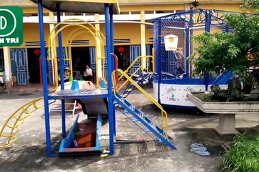 Trường mầm non học nhờ công sở cũ của UBND xã.