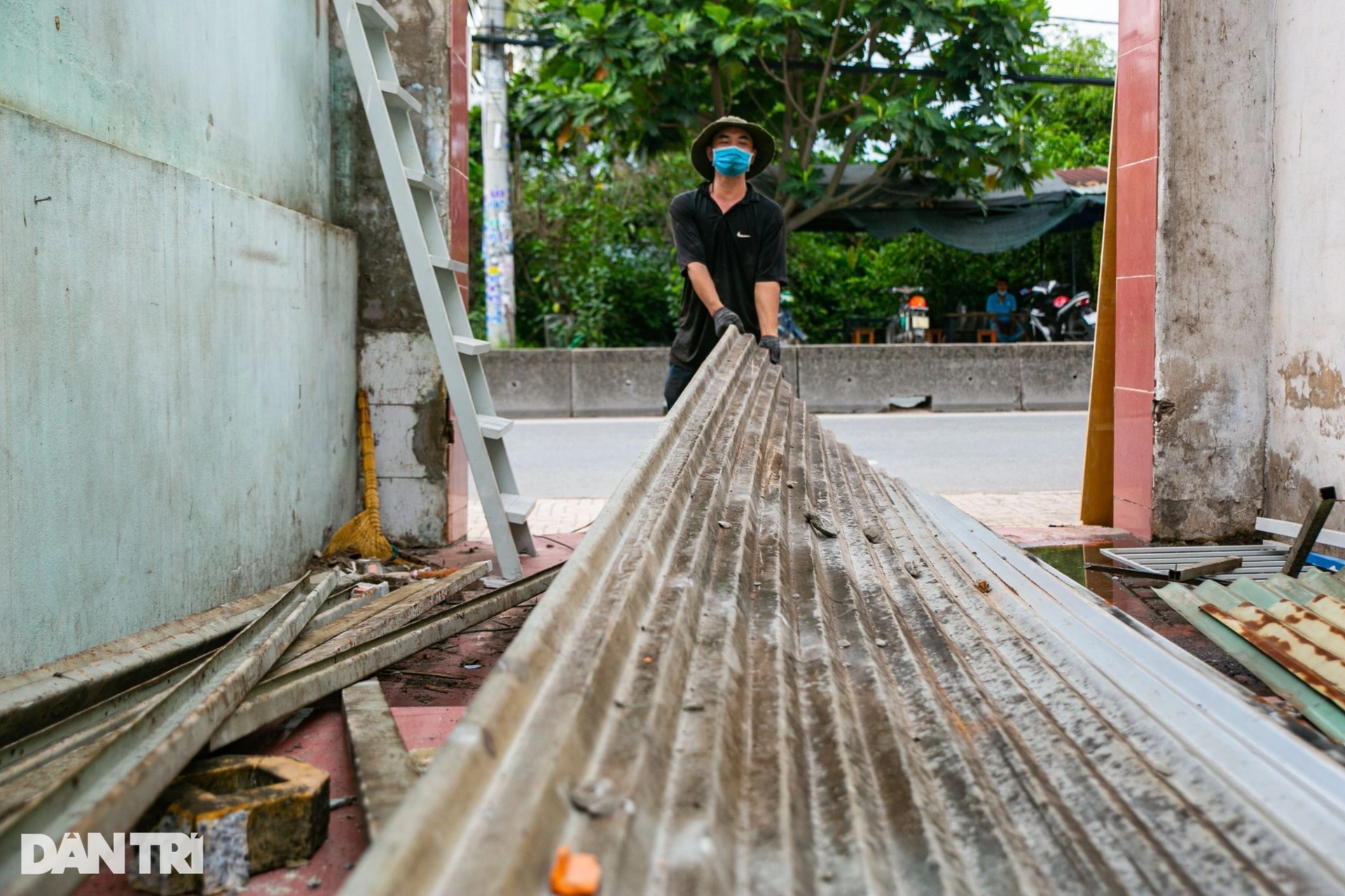 Người dân tất bật dọn và chuyển đồ trước ngày khởi công dự án Vành đai 3 - 1 Người dân tất bật dọn và chuyển đồ trước ngày khởi công dự án Vành đai 3 - 1