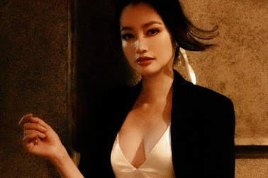 Ông xã Trương Tri Trúc Diễm không khó chịu khi vợ diện trang phục gợi cảm