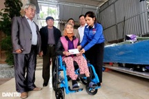 Tấm lòng ấm áp của bạn đọc Dân trí đến với cụ bà 75 tuổi tàn tật