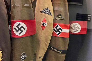 Hé lộ bí ẩn phía sau biểu tượng chữ thập ngoặc trên cờ Đức quốc xã