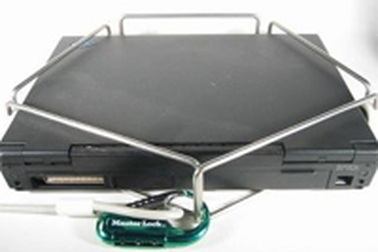 “Đóng băng” laptop bị mất bằng tin nhắn