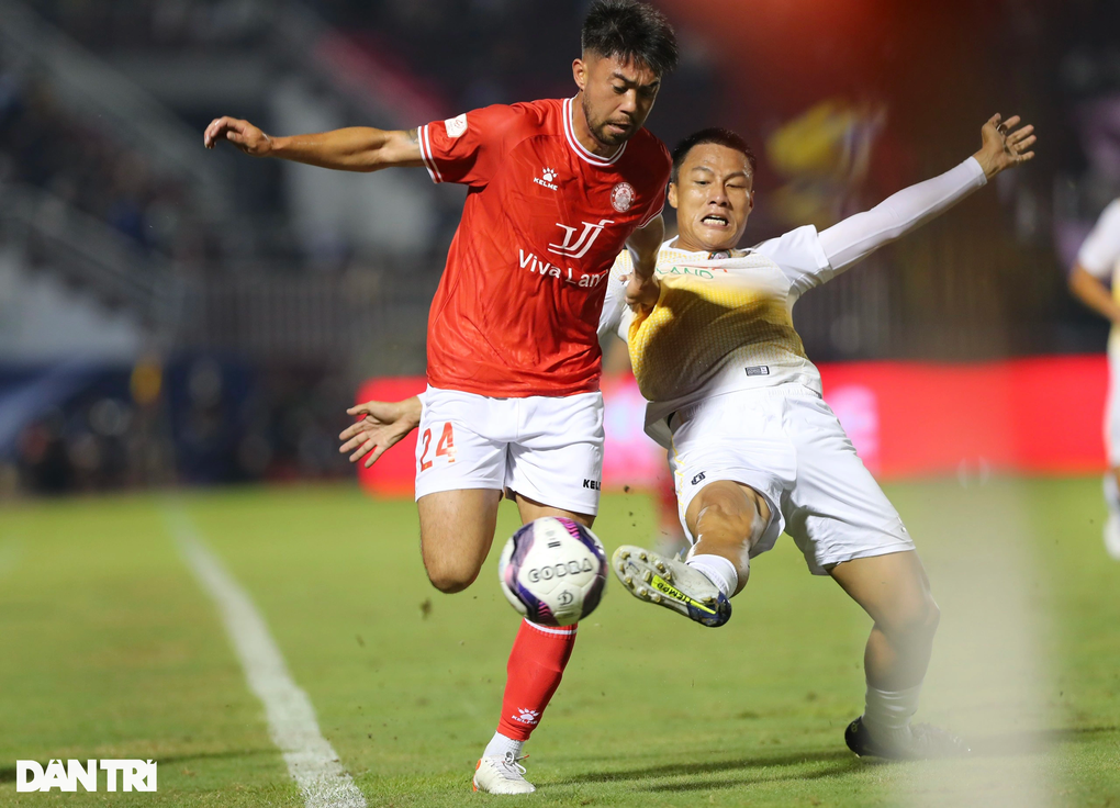 Lee Nguyễn ra mắt trong ngày CLB TPHCM thua ngược Bình Định - 9 Lee Nguyễn ra mắt trong ngày CLB TPHCM thua ngược Bình Định - 9