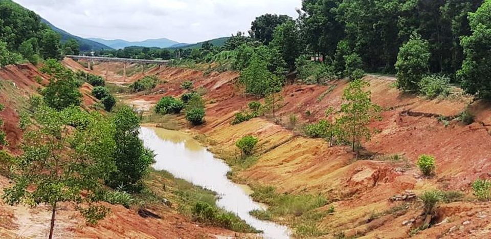 Bộ Công an điều tra dự án trăm tỷ chưa bàn giao đã sạt lở nghiêm trọng - 1 Bộ Công an điều tra dự án trăm tỷ chưa bàn giao đã sạt lở nghiêm trọng - 1