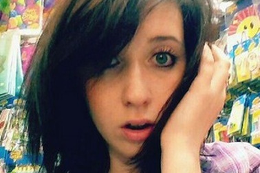 Thiếu nữ xinh đẹp tử vong vì chụp ảnh “tự sướng”