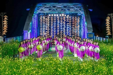 Điểm nhấn áo dài Huế tại Liên hoan Phim Việt Nam XXII