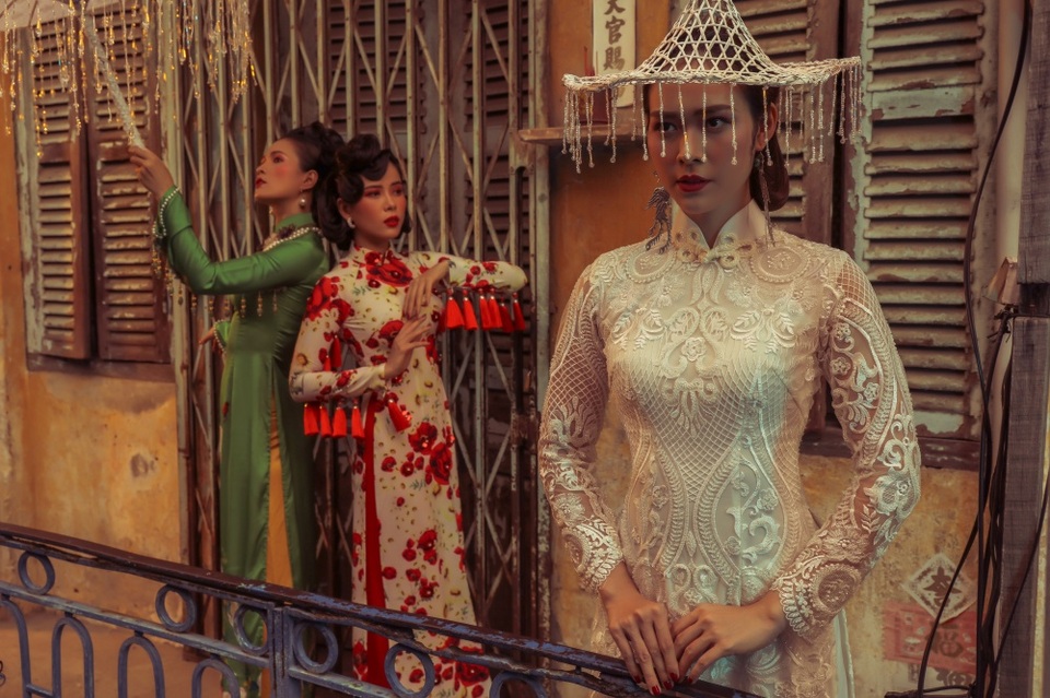 Dàn mỹ nhân Việt uốn tóc “phi dê” gợi nhớ Tết xưa - 2 Dàn mỹ nhân Việt uốn tóc “phi dê” gợi nhớ Tết xưa - 2