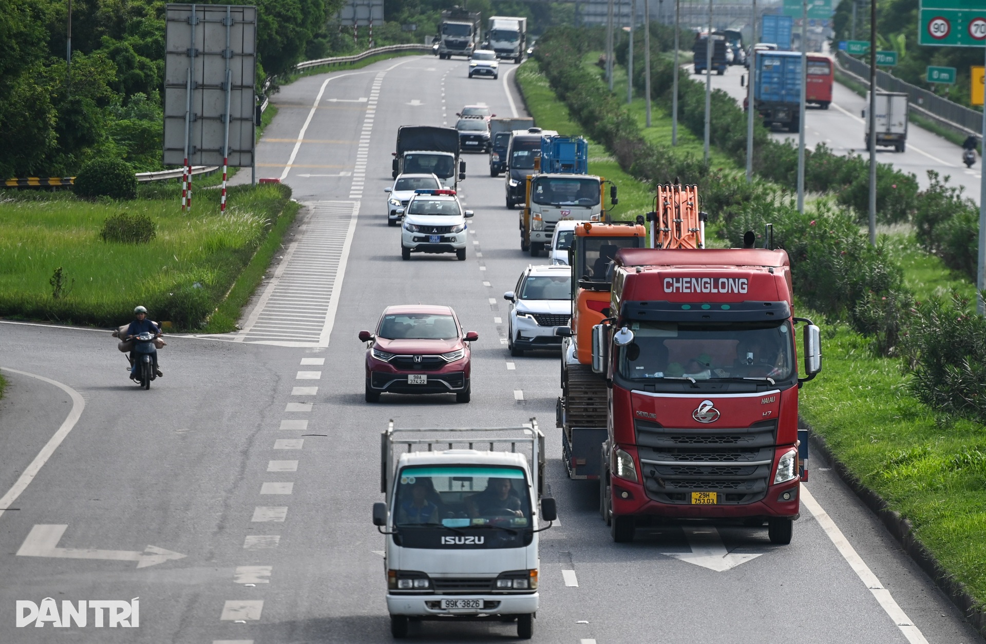 Bám làn 90km/h, xe tải rùa bò chạy 50-60km/h - 7 Bám làn 90km/h, xe tải rùa bò chạy 50-60km/h - 7