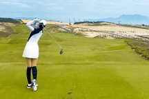 Kiều nữ trên sân golf và những mục đích ra sân "không vì golf"