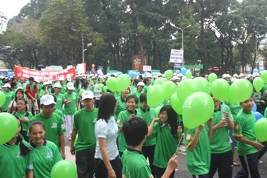 Hơn 5.000 người đi bộ “vì thành phố văn minh, hiện đại”