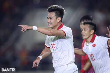 Hồ Tấn Tài tặng bàn thắng cho bà nội vừa qua đời