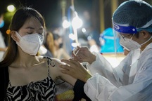 Quốc hội giao ngành y tế triển khai kế hoạch tiêm mũi vaccine thứ 3