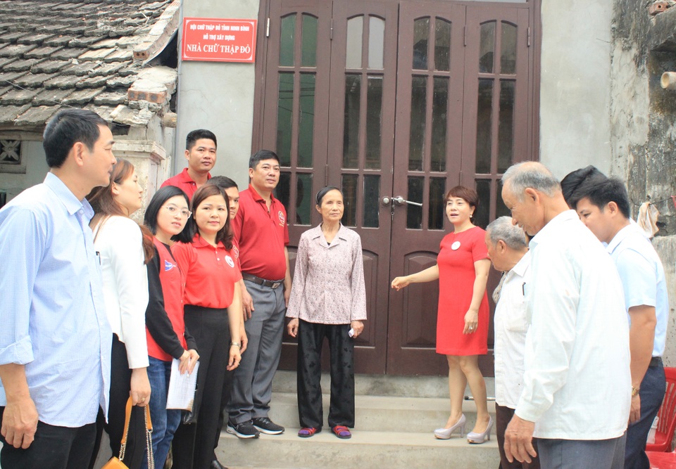 Cụ Phạm Thị Ốc đã được sống vui vẻ tuổi già trong căn nhà kiên cố - 3 Cụ Phạm Thị Ốc đã được sống vui vẻ tuổi già trong căn nhà kiên cố - 3