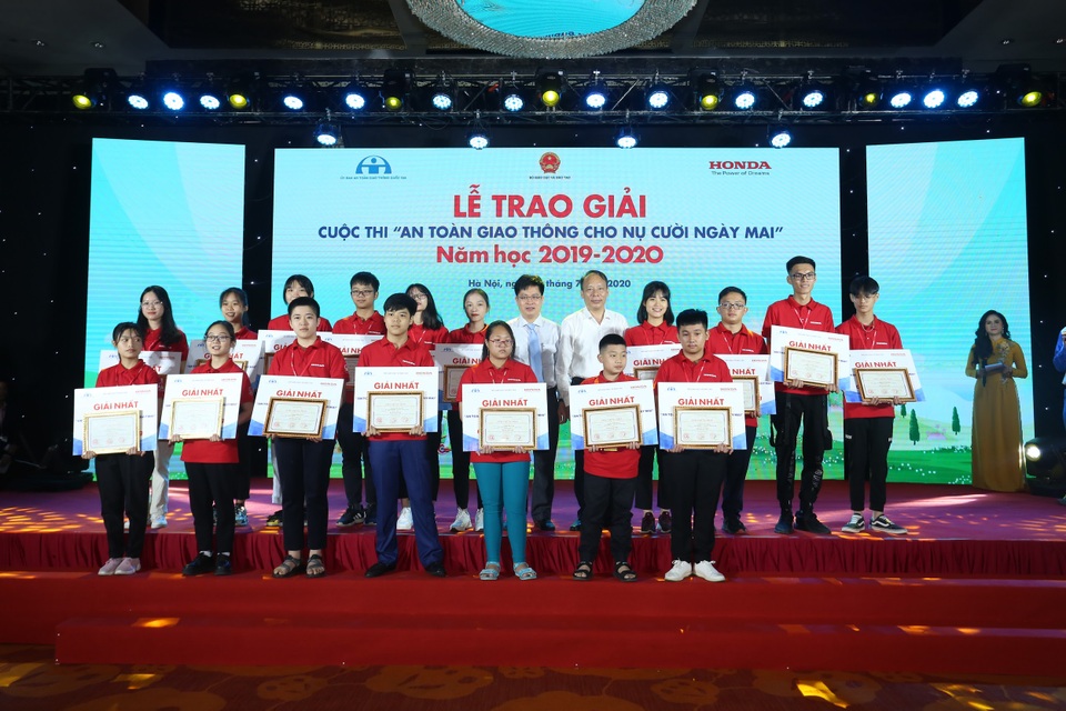 Nỗ lực giảm tai nạn giao thông ở lứa tuổi học sinh - 4 Nỗ lực giảm tai nạn giao thông ở lứa tuổi học sinh - 4