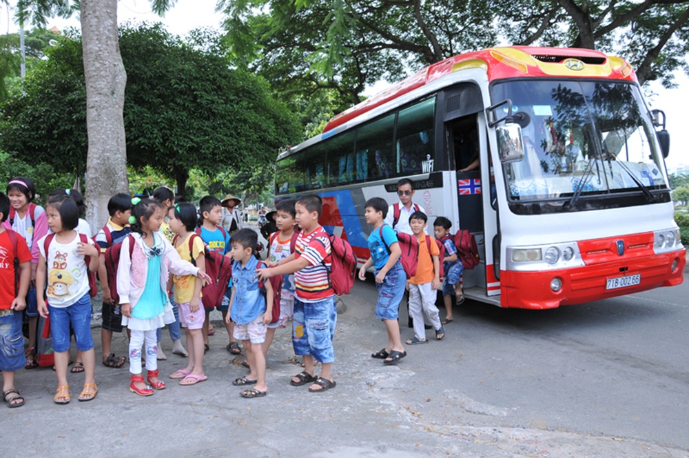xe ô tô chở học sinh.jpg xe ô tô chở học sinh.jpg