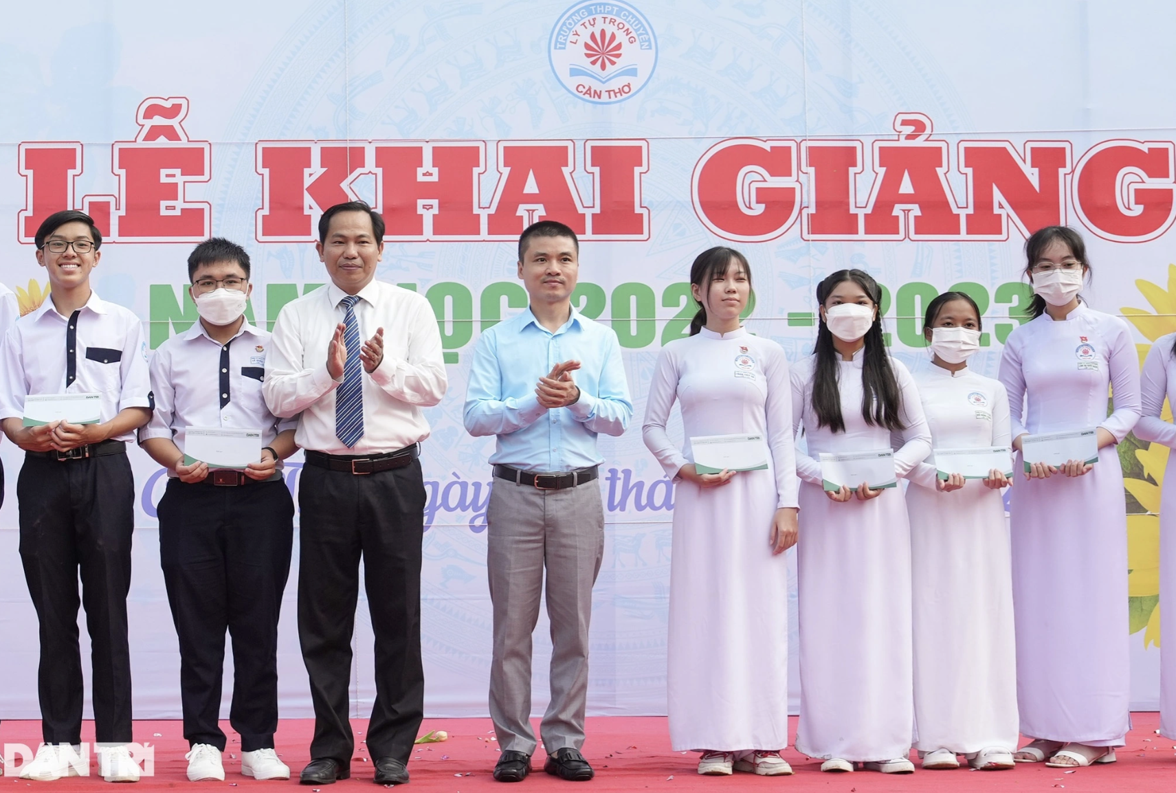 Chúc mừng tuổi thanh xuân báo Dân trí - 2 Chúc mừng tuổi thanh xuân báo Dân trí - 2
