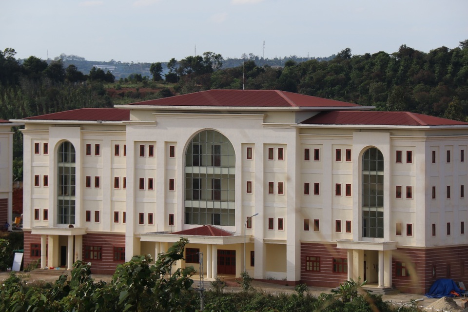 Trung tâm dạy nghề 40 tỷ đồng, chưa bàn giao đã như bỏ hoang - 3