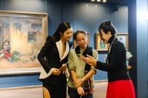 Ngọc Hân, Ngọc Diễm dự khai trương triển lãm tranh của họa sĩ Bùi Văn Tuất