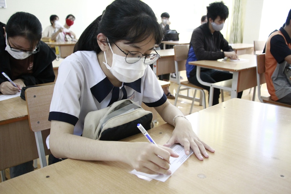 Phòng dịch chặt chẽ trong ngày làm thủ tục dự thi tốt nghiệp THPT đợt 2 - 13 Phòng dịch chặt chẽ trong ngày làm thủ tục dự thi tốt nghiệp THPT đợt 2 - 13